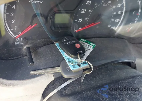 2012 Toyota Sienna Le V6 8 Passenger z USA, uszkodzony, nr VIN 5TDKK3DC3CS255879